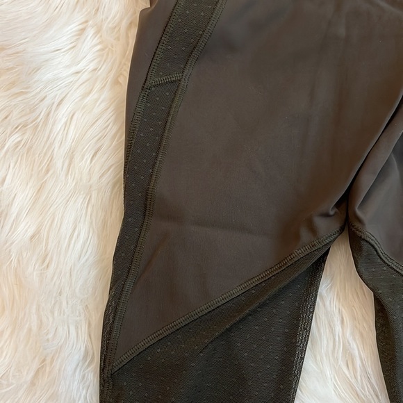 Lululemon Arm green Dotted Mesh side Capri leggings size 2 - Picture 6 of 7